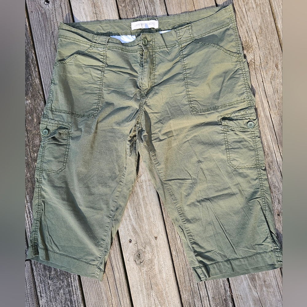 Womens Jane Doe Cargo Capri pants,Olive green,Size 20